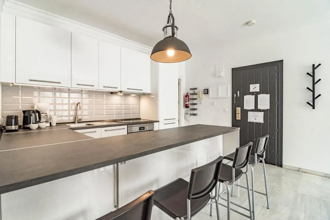 Apartment Harbor Getaway In The Heart Of Puerto Banus With Walking Dictance To Everything Marbella